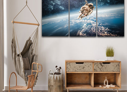astronaut in outer space AOAY1013 {3x}
