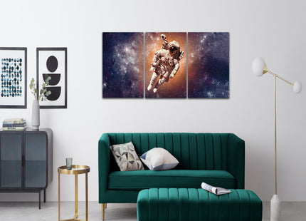 astronaut in outer space AOA13171 {3x}
