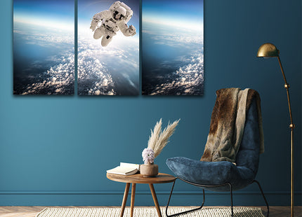astronaut in outer space AOA13183 {3x}