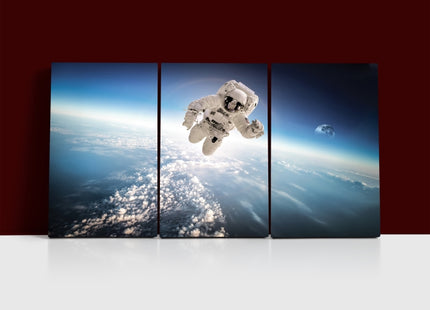 astronaut in outer space AOA13172 {3x}